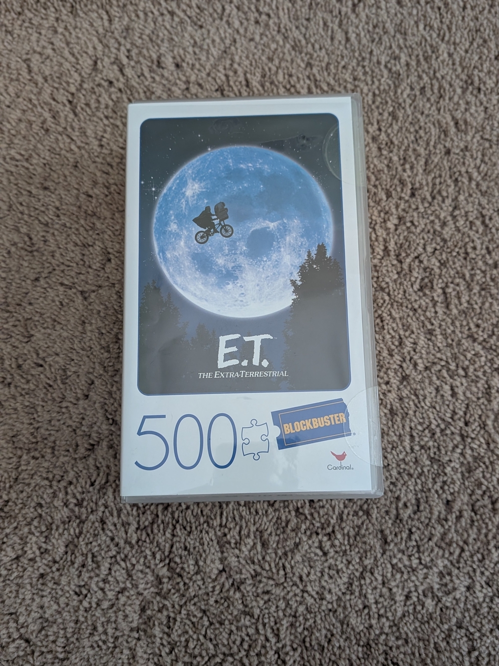 E.T. 500-Piece Jigsaw Puzzle with Blue Moon Artwork